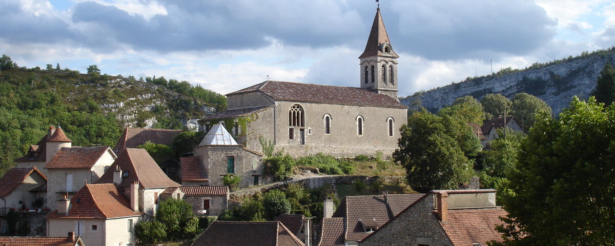 Le village de Cabrerets au bord du Célé.